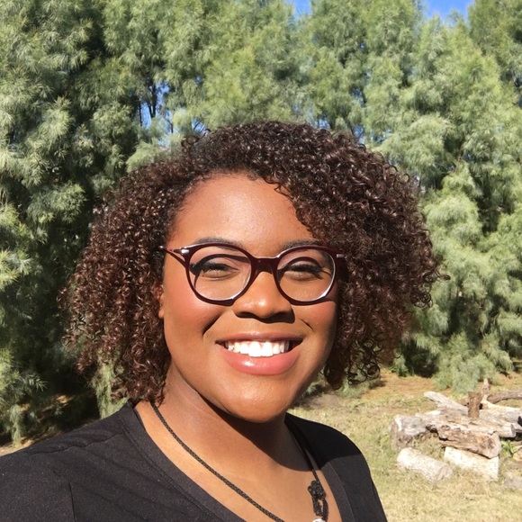 Meet your Posher, Aaliyah - Picture 1 of 1